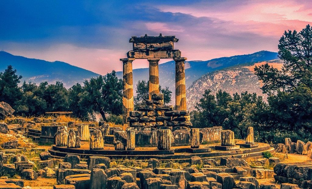 temple of apollo at delphi