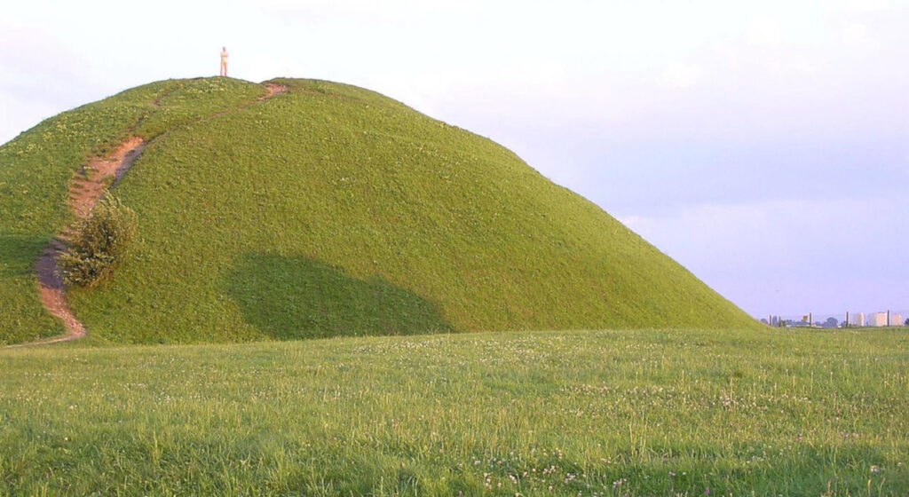 krakus tumulus