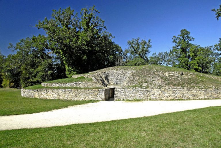tumuli of bougon