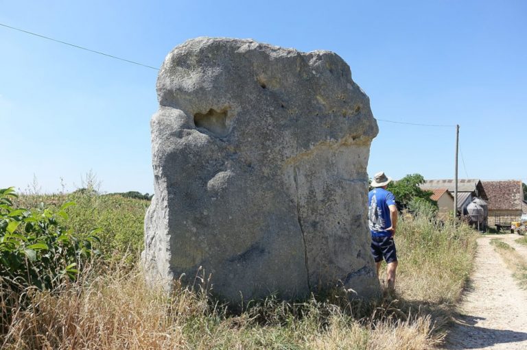 Pierrefiche menhir