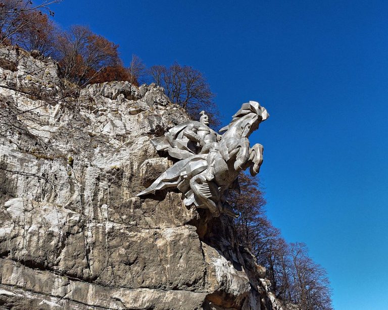Uastirdzhi Monument