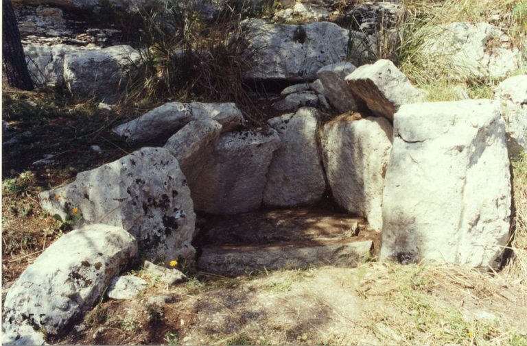 Cava dei Servi dolmen