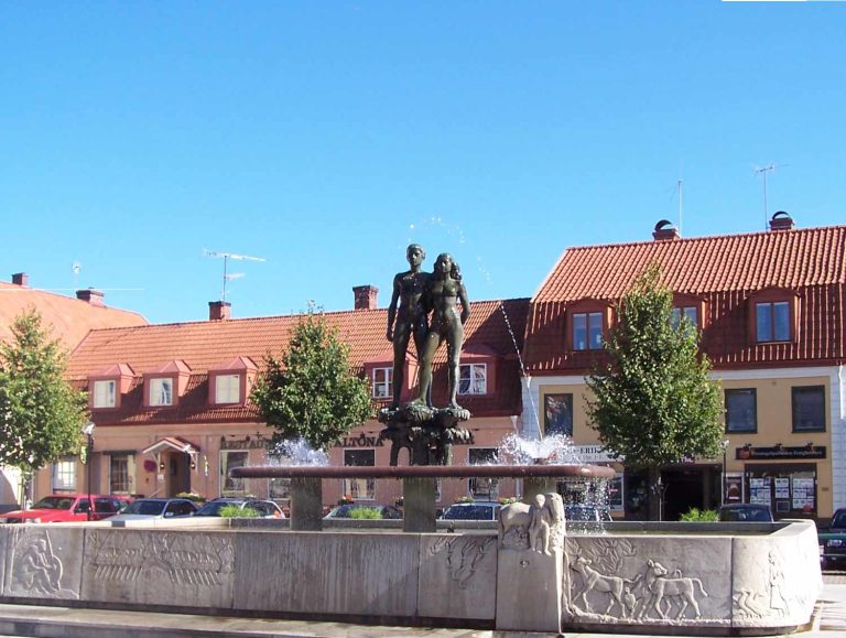 Ask and Embla statue