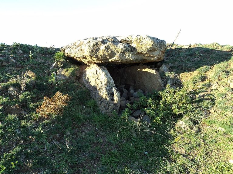 Dolmen de Mons (ou dolmen de Chausse)