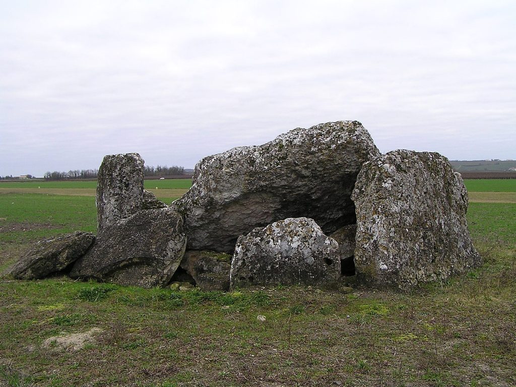 Dolmen dit la Pierre Levée ou des Courades