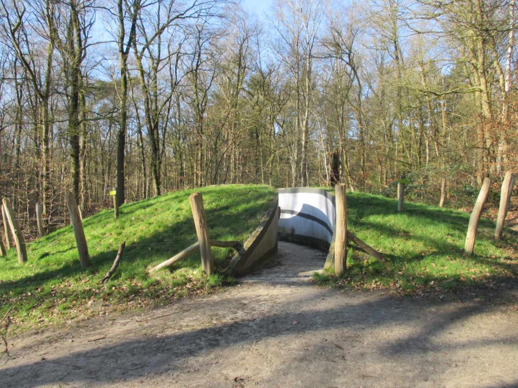 Educational burial mound Amerongse Berg