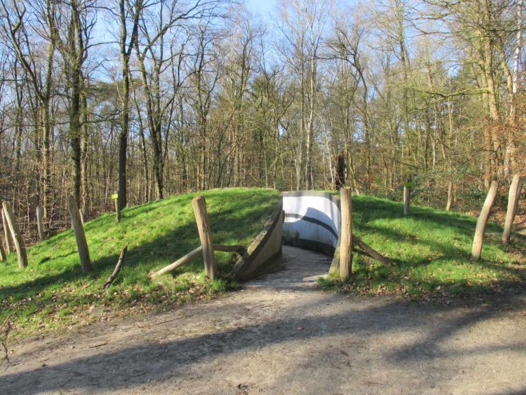 Educational burial mound Amerongse Berg