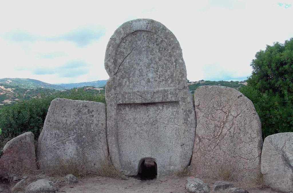Giants grave of S'ena'e Thomes