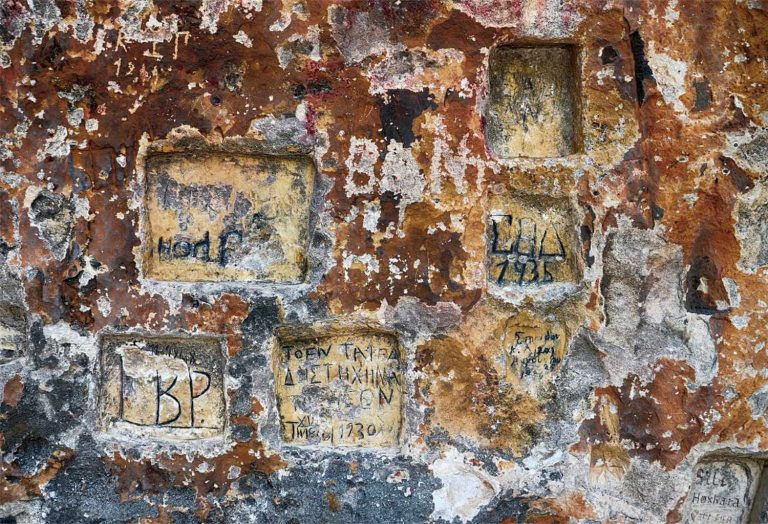 Grama Bay rock inscriptions