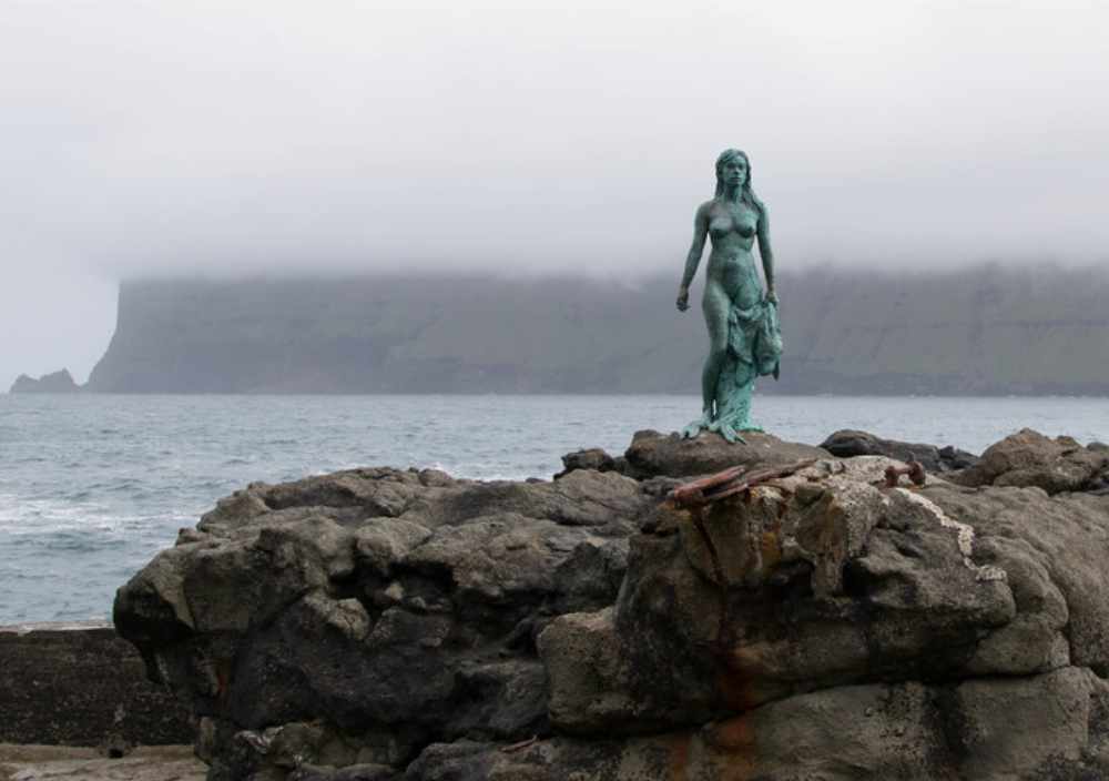 Kópakonan statue