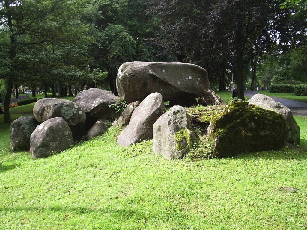 Kyrkerör portal tomb