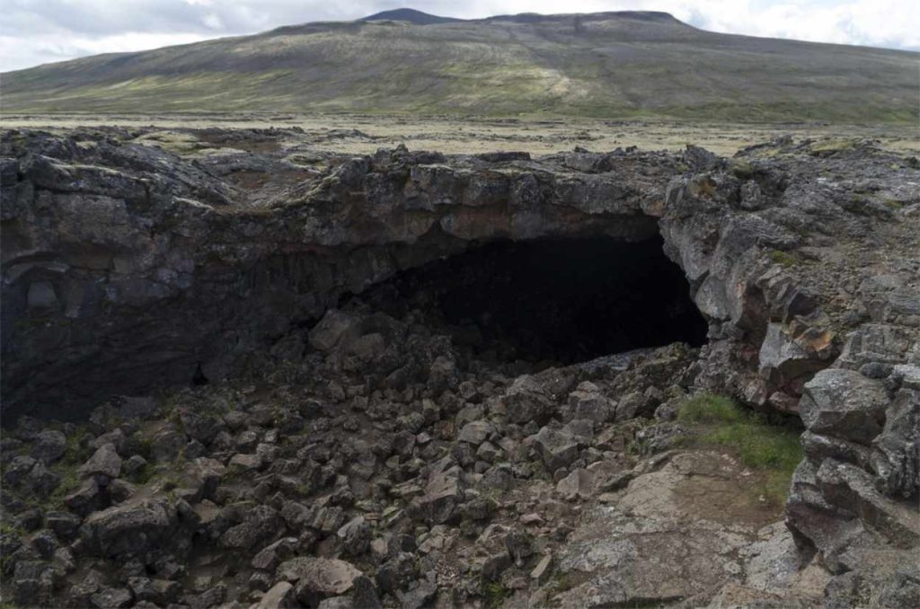 surtshellir cave