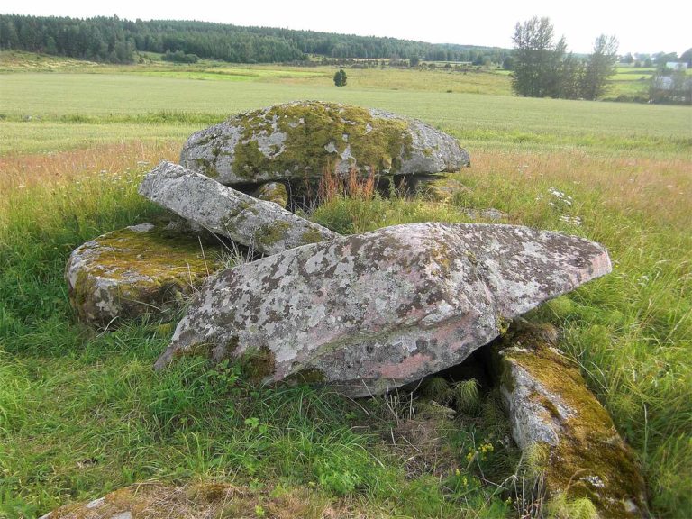 Vårkumla dolmens