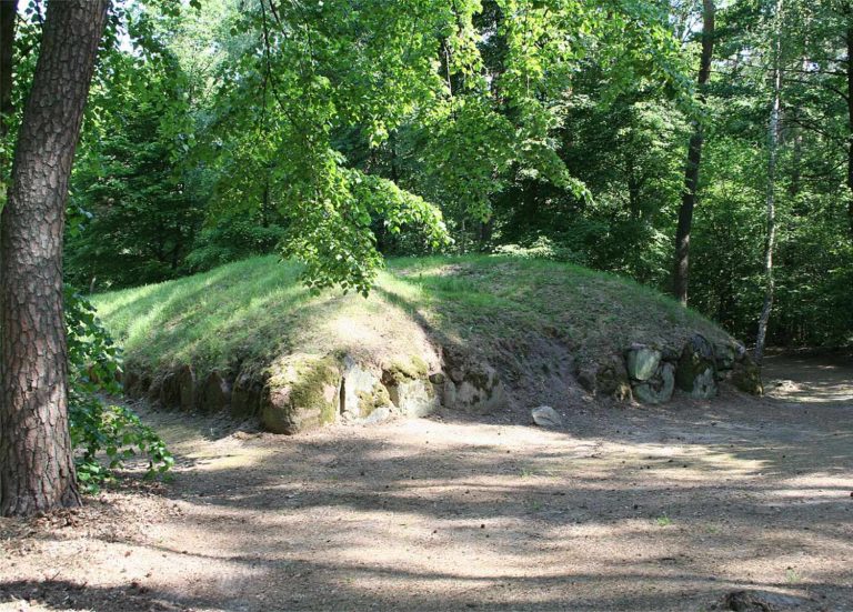 Wietrzychowice long barrows