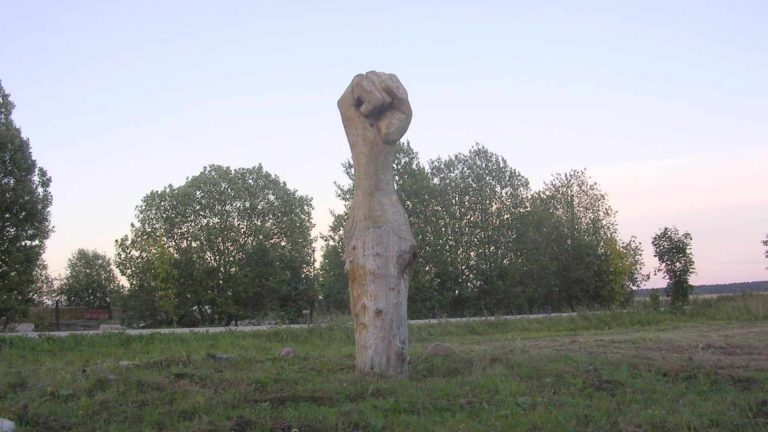 kalevipoeg's hand in Kadrina